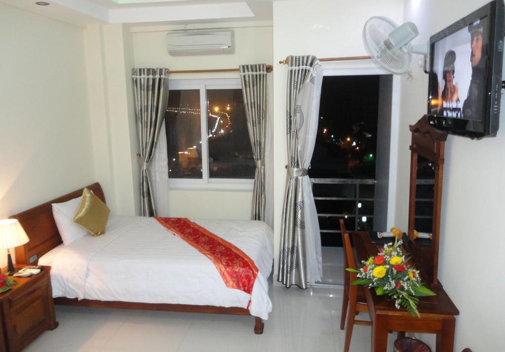 ฮวง เย็น คานารี่ โฮเทล Hotel กวีเญิน ภายนอก รูปภาพ